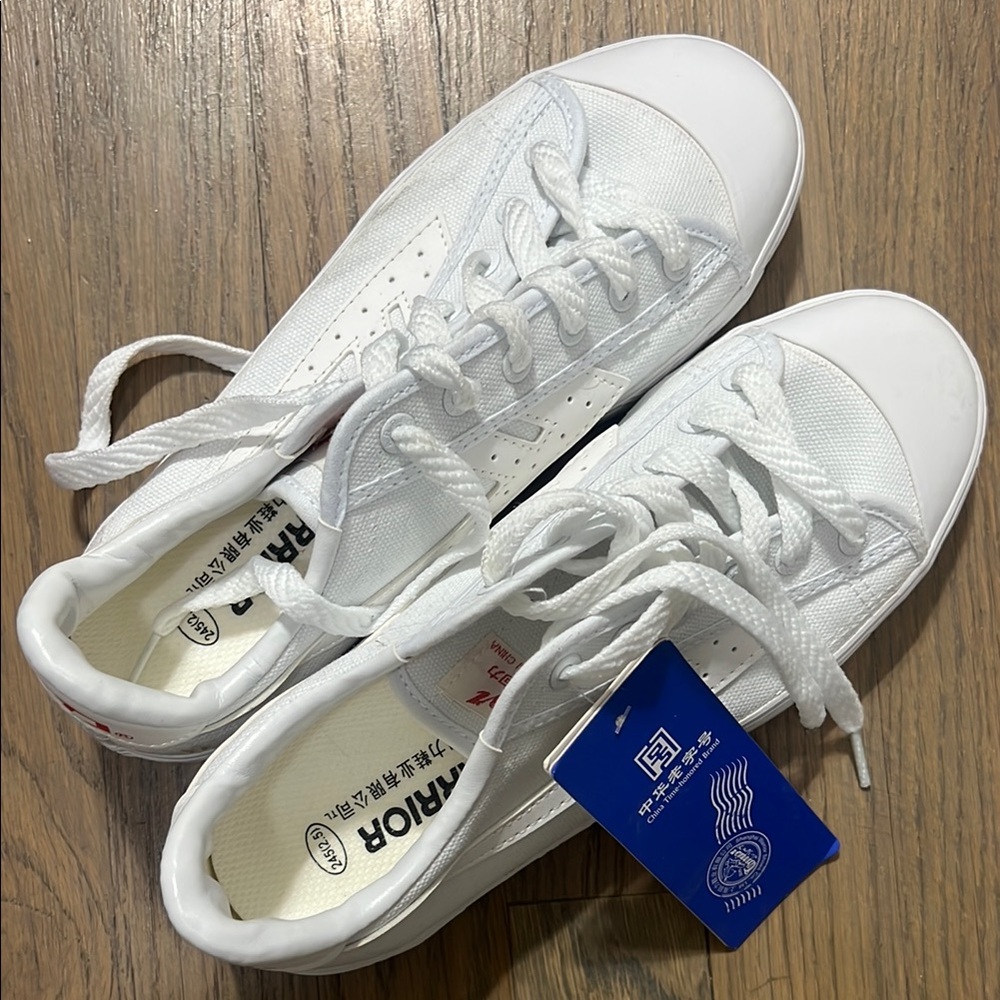 Warrior White Sneakers size 245